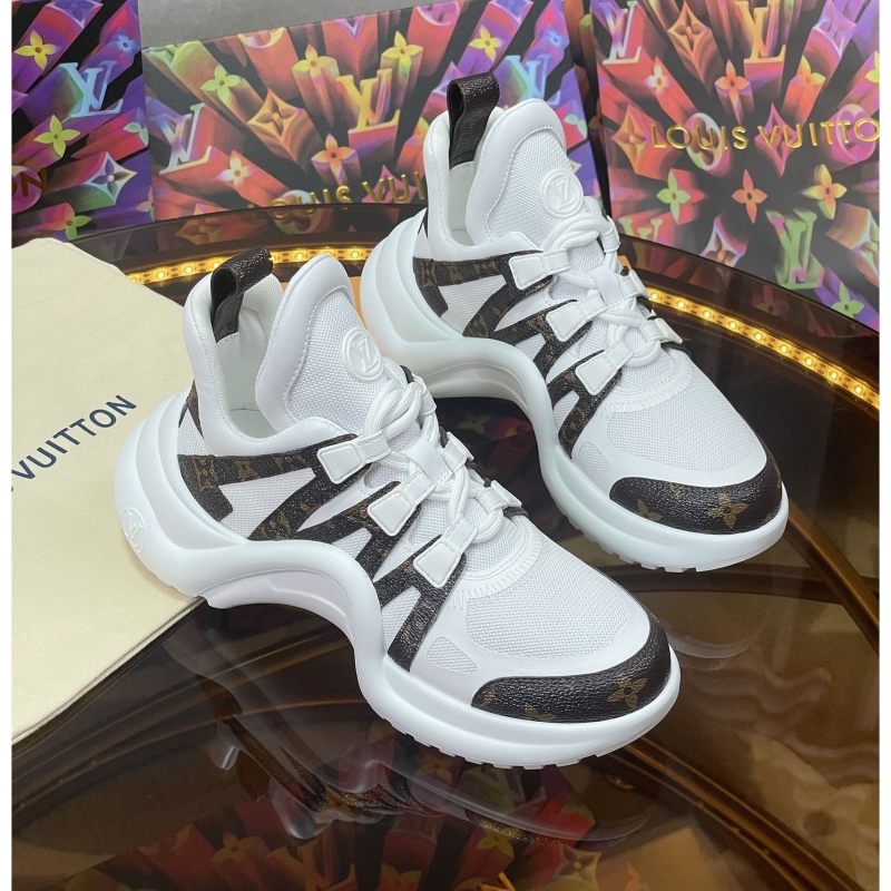 l**is V*t*n sneakers